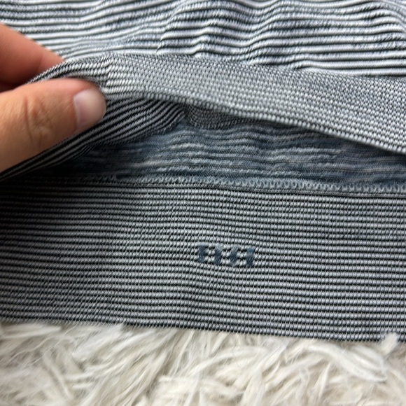 Lululemon Swiftly Tech Tee Relaxed Fit Hyper Stripe White Black - Picture 2 of 4